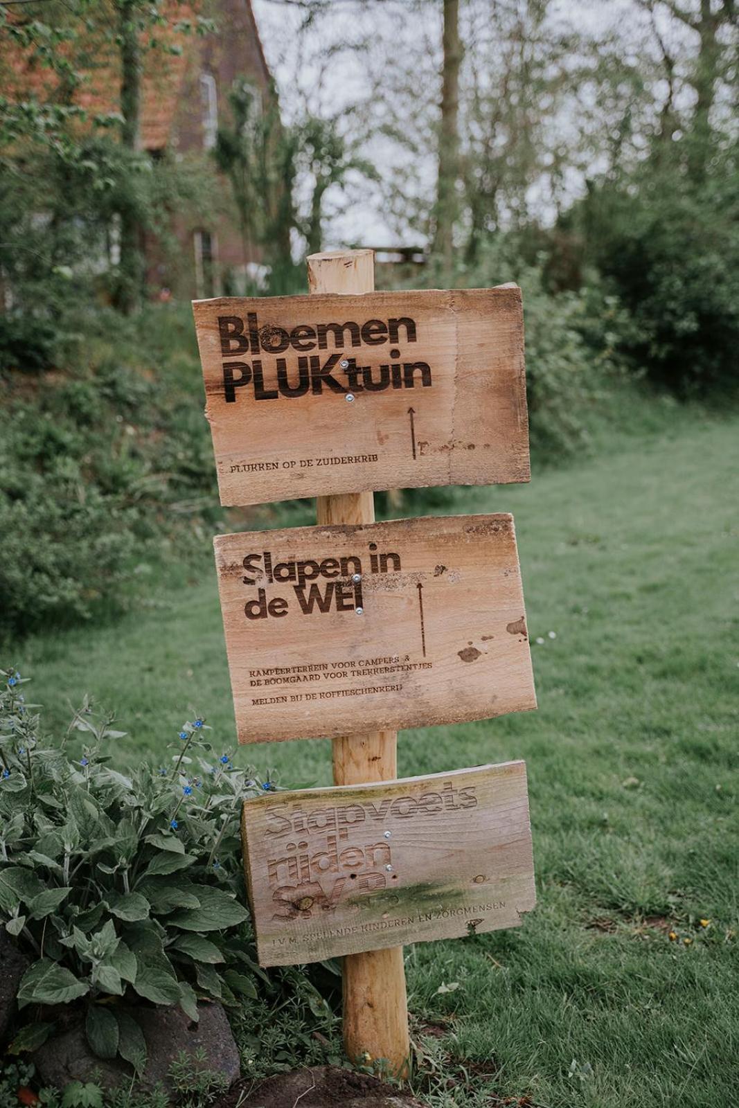 Bed En Brood In De Kapschuur - Boerderij De Zuiderkrib Kraggenburg Exterior foto